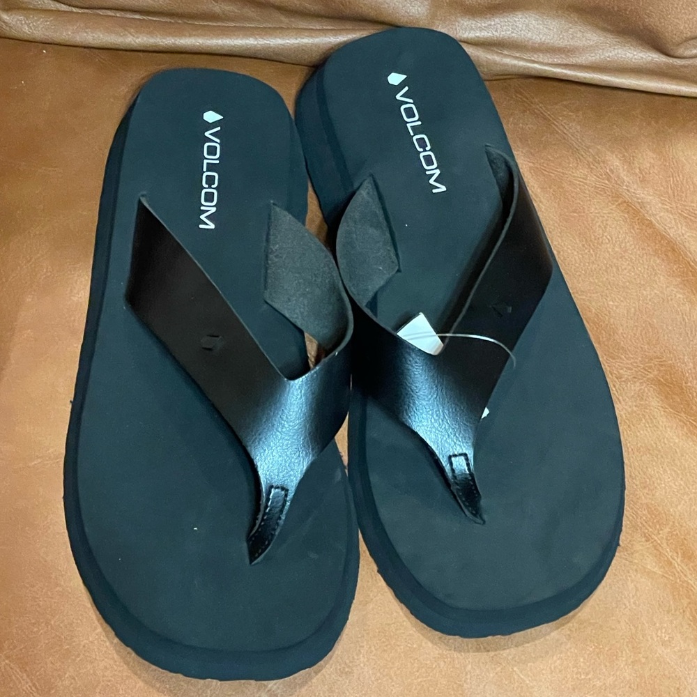 Volcom Not Ur Moms Women’s Black Pleather Platform Flip Flop Size 9 NWT